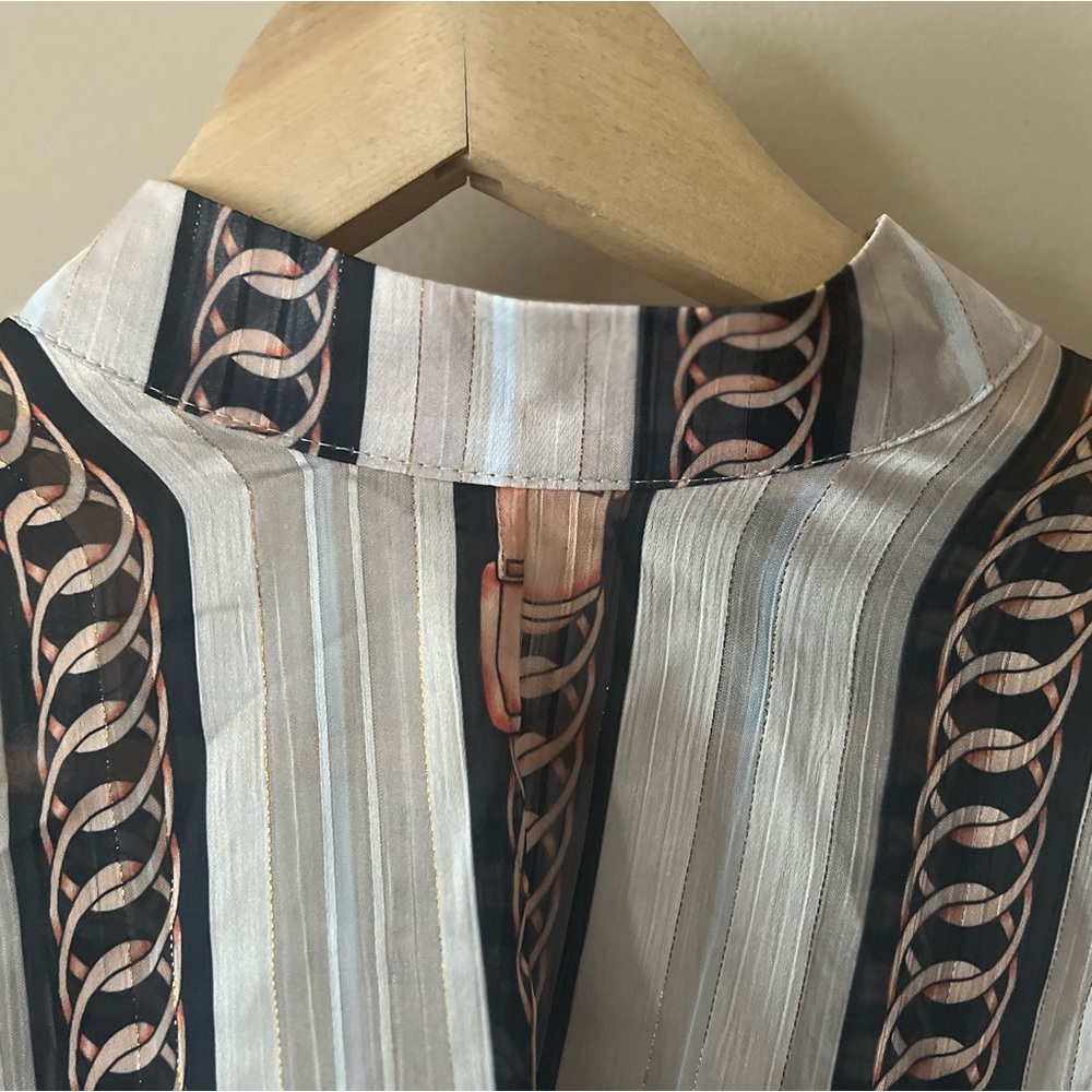 GRACIA semi sheer long bishop sleeve chain pattern top - Picture 4 of 9